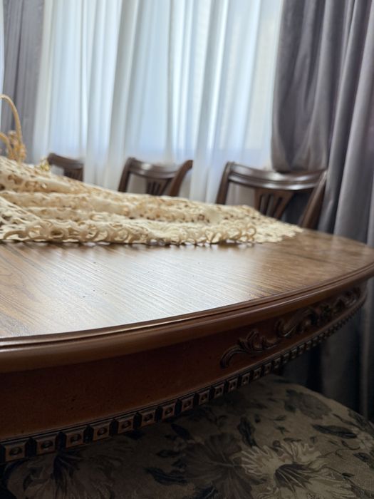 Срочно продаю стол и стулья