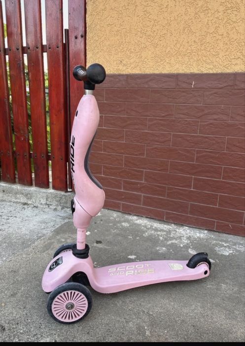 Scoot ride roz trotineta