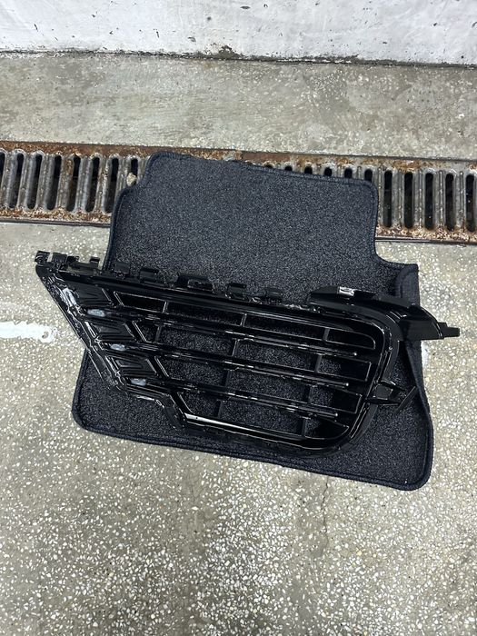 VW Touareg 15-17г Дясна решетка основа за халоген Ое