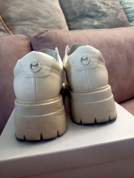 Бежови обувки с грайфер