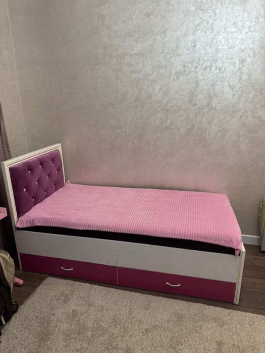 Детская кровать и мебель