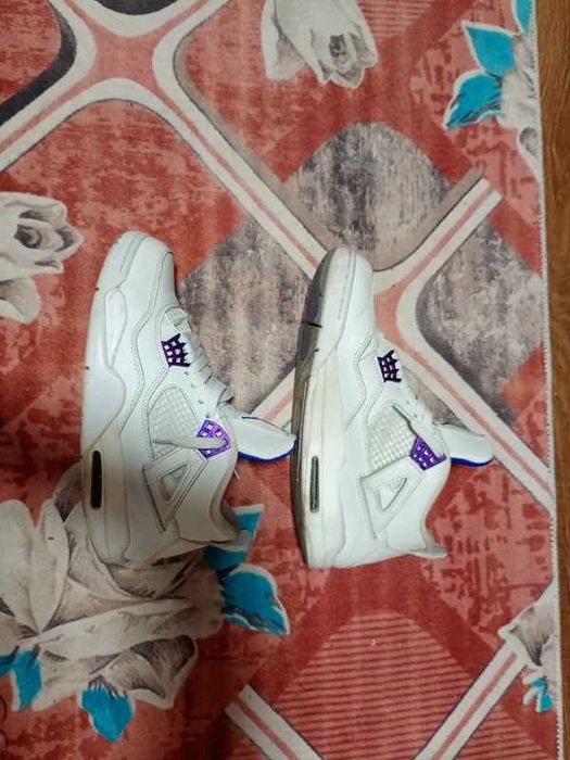 Adidasi Jordan 4 Metallic Purple