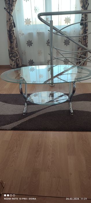 Măsuță living de sticla cu picioare de inox