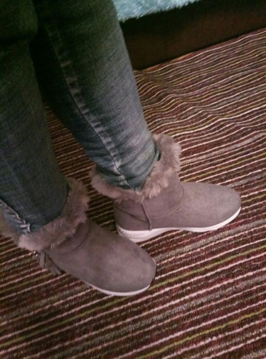 Продам, новые ботинки - уги, размер 37.