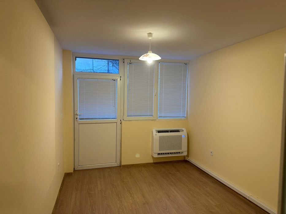 Дава се под наем Офис в Варна, Колхозен пазар - 24 кв.м за 204 € - Снимка #3