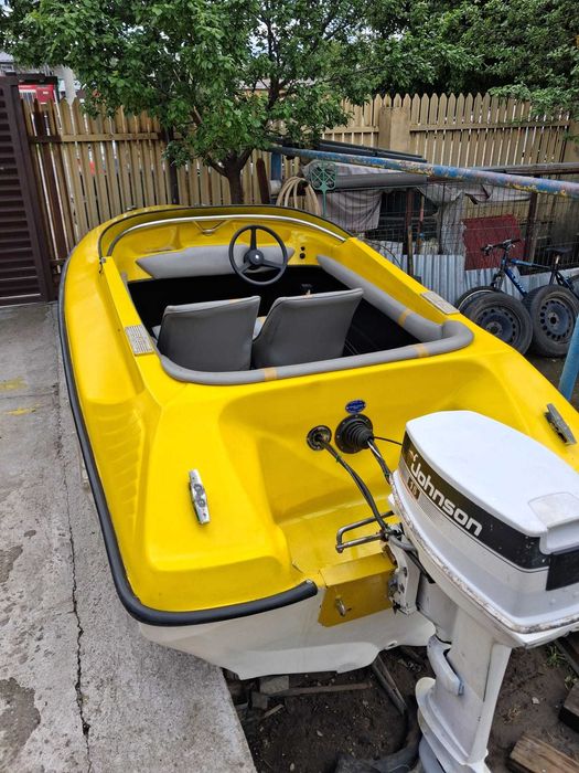 Vand barca cu motor