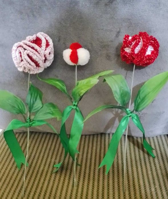 Двуцветни розички на цена  5 лв за брой.