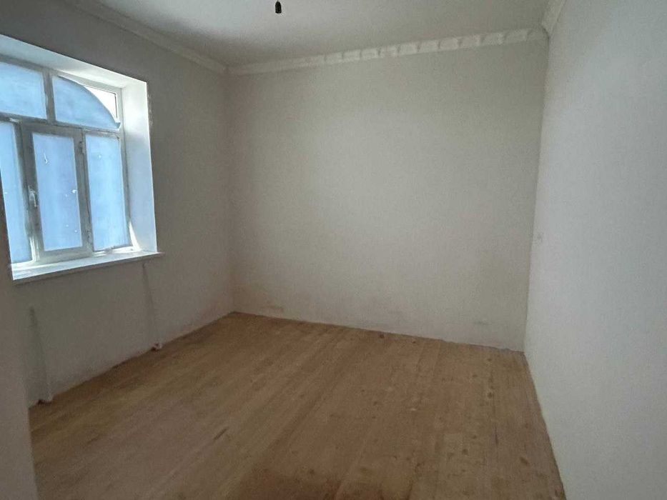 Шароф Рашидов туман Нурафшон маҳалласи "ЭНГИЛИС"даги Ховли сотилади