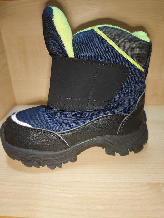 Продам детские зимние ботинки