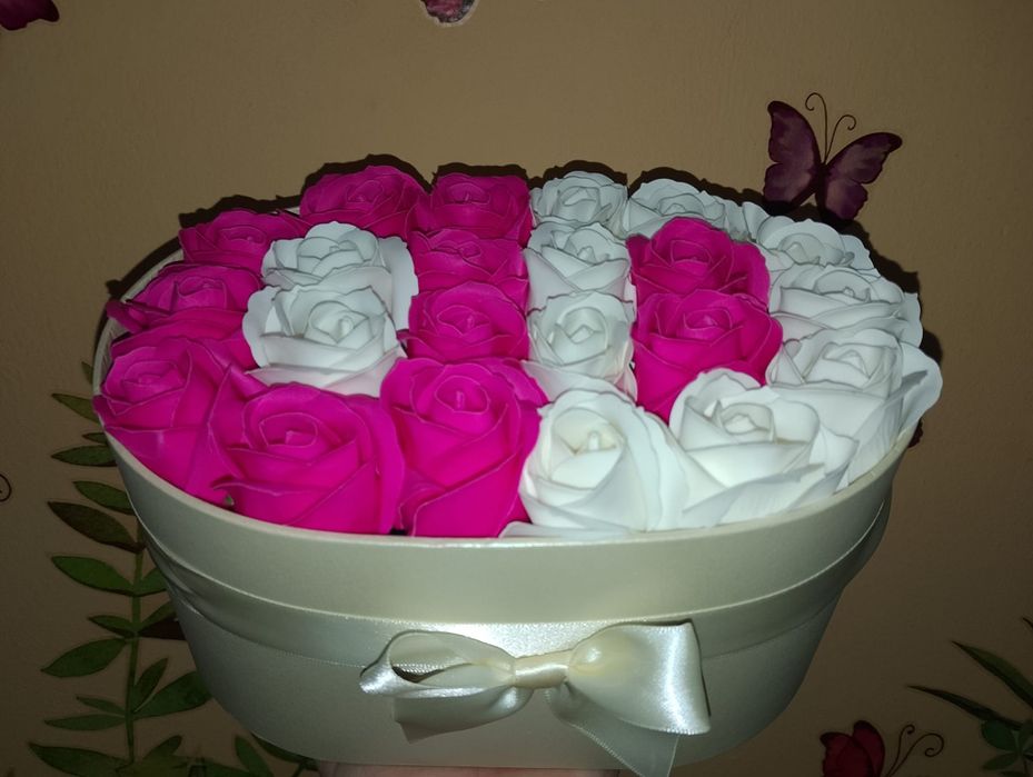 Cutii cu trandafiri de săpun si flori criogenate