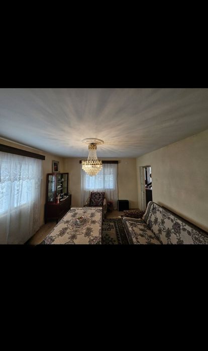 Casă cu teren de vânzare