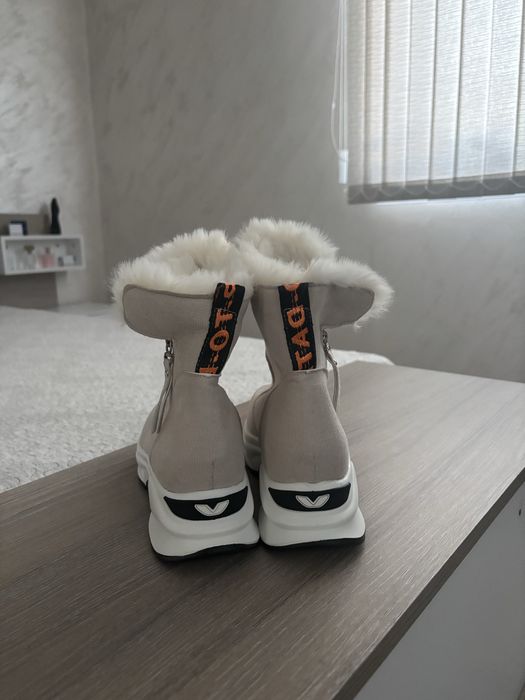 Зимни дамски боти