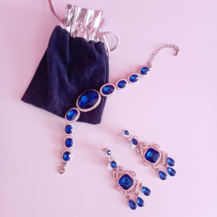 Украшение- серьги, браслет