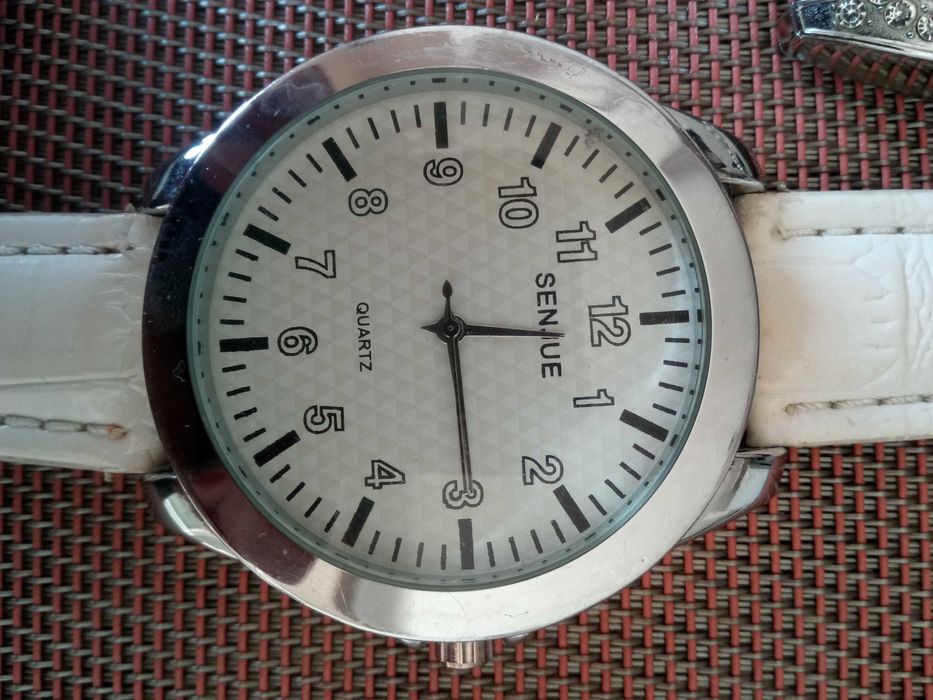 Лот от часовници.Обявената цена е за всичко.