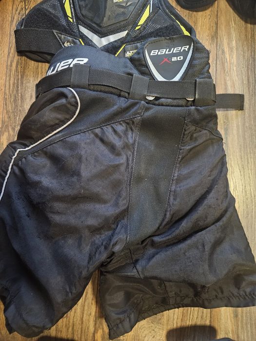 Продавам хокейна екипировка  Warrior