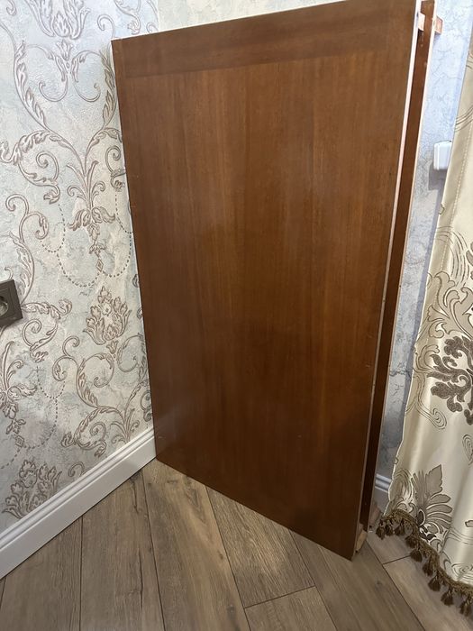 Продам хороший стол для гостиной