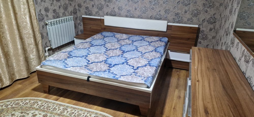 Продам спальный гарнитур