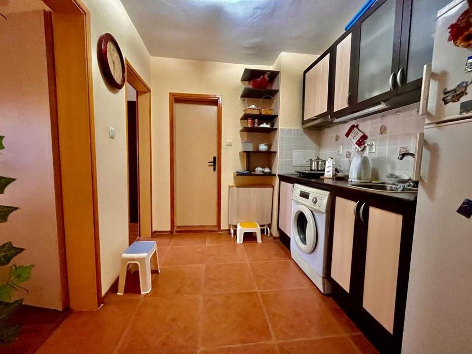 Продава се Тристаен апартамент в Бургас, Меден рудник - зона А - 90 кв.м за 945 €/кв.м - Снимка #2