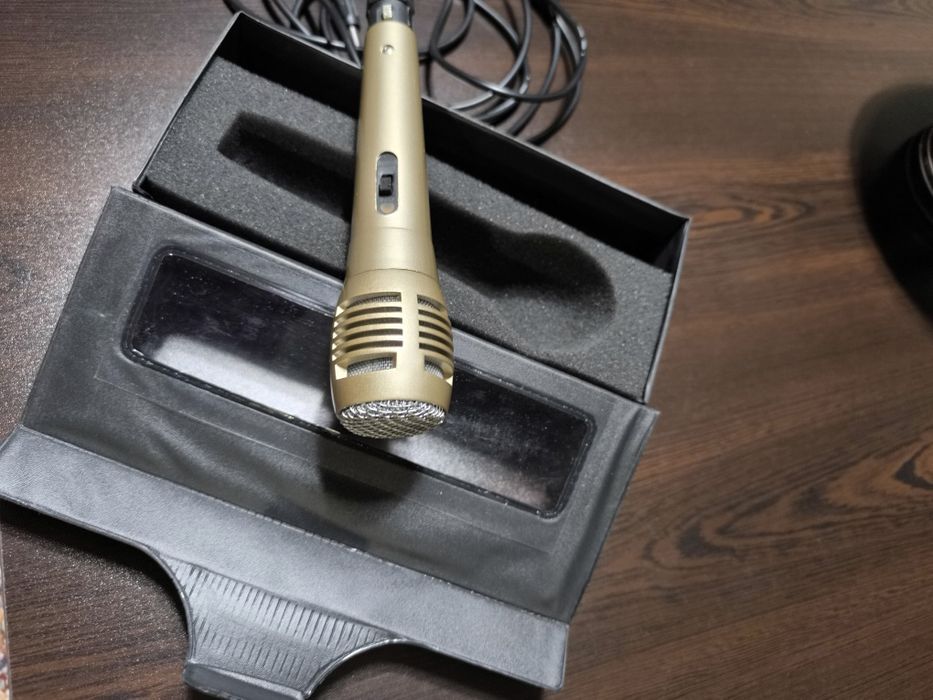 Микрофон с кабел