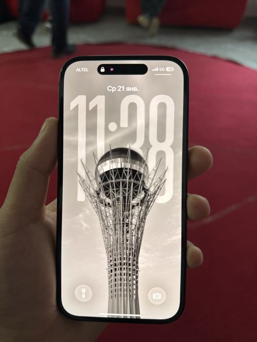 Продам Iphone 15 в хорошем состоянии