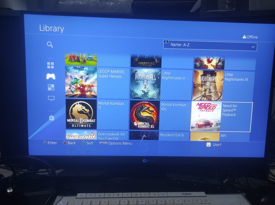 PS4 Pro 1 TB + 2 ta Joystick sotiladi