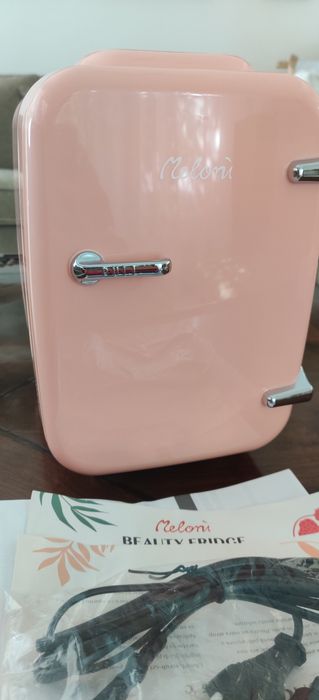 Mini frigider cosmetice Soft Peach Meloni, dubla funcție de încălzire și răcire,4 litri,nou