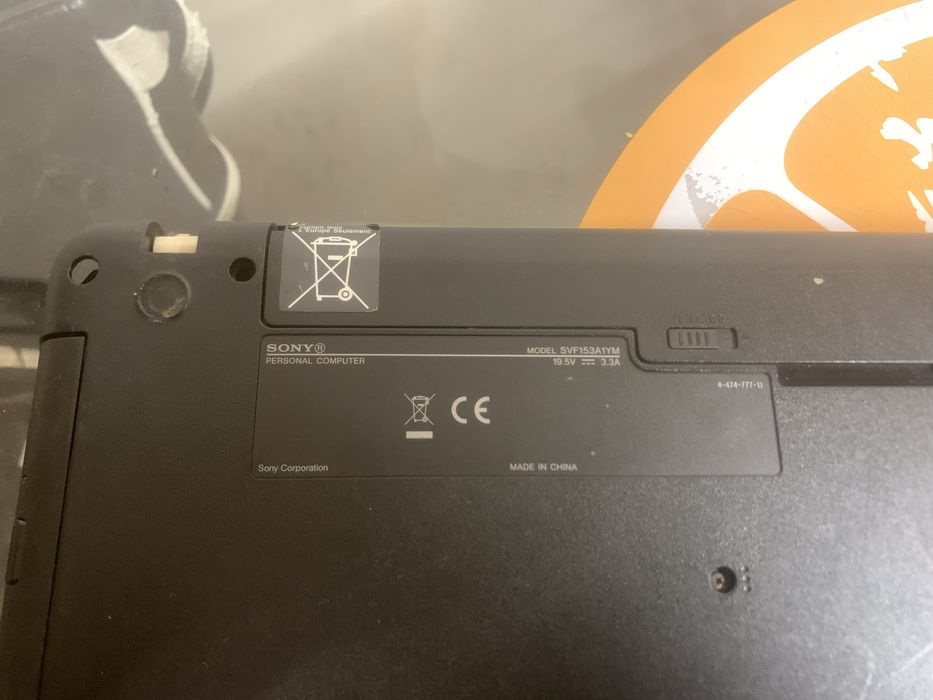 лаптоп Sony Vaio svf153a1ym