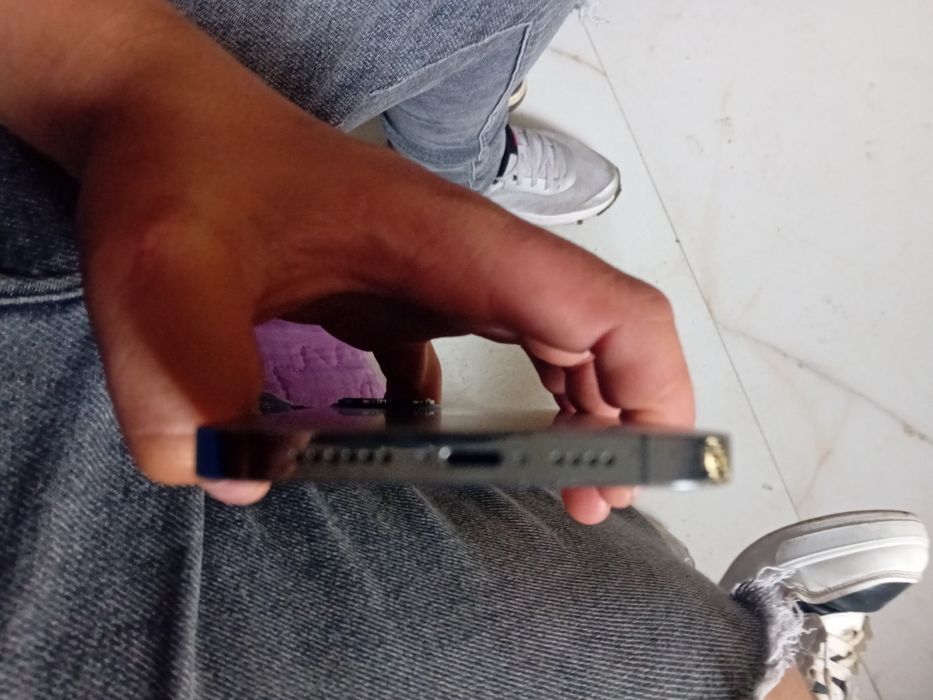 Vand telfon iphone 12 pro max o 100 capacitate la baterie 256gb