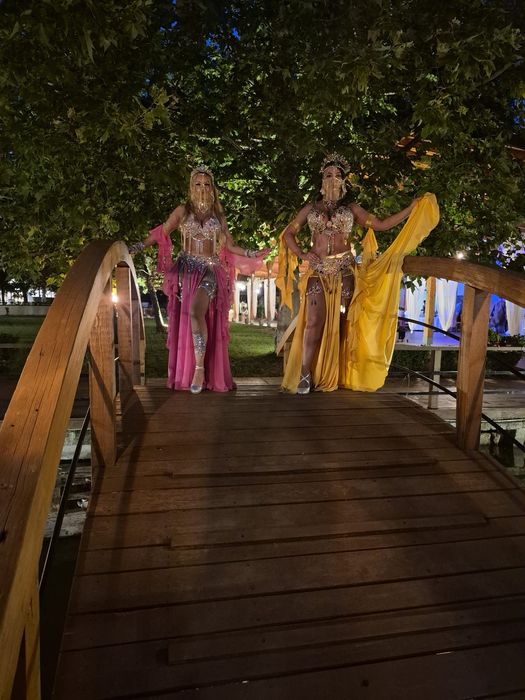 Dansatoare oriental bellydance din buric si dansuri țigănești