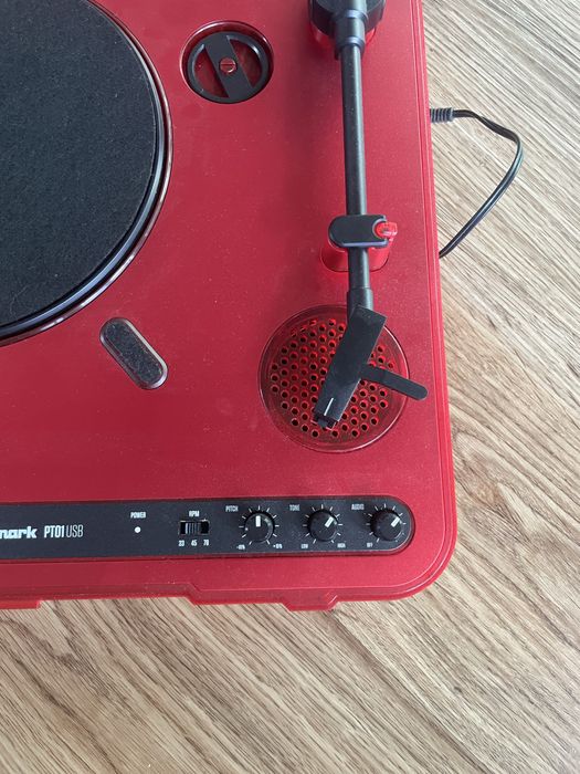 Supreme®/Numark® PT01 Portable Turntable Грамофон