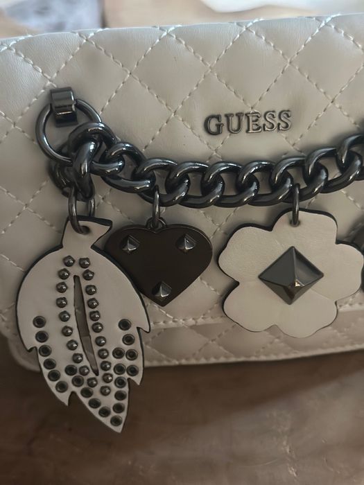 Дамски чанти Guess