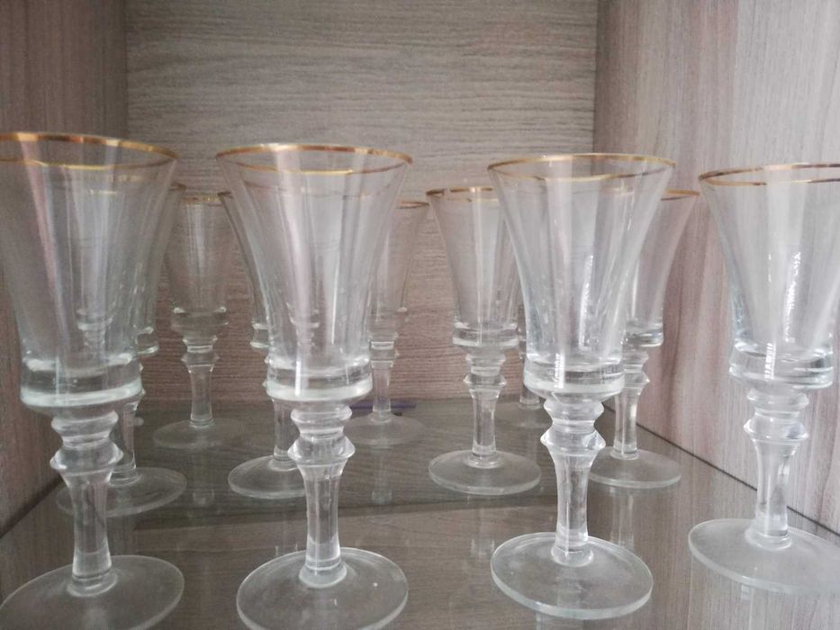 Комплект чаши за различни напитки