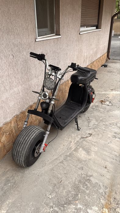 Scuter electric moped
