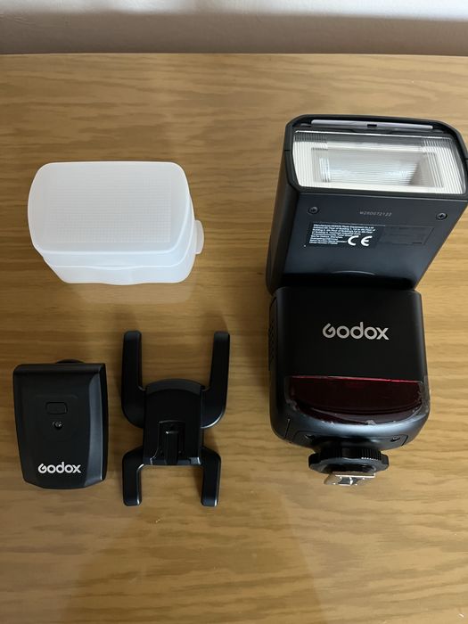 Нова светкавица GODOX TT520III