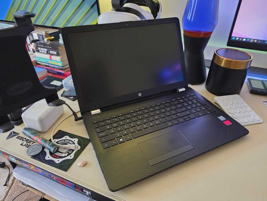 Laptop HP 15.6" Intel Core i5 8250U, Radeon R5 M330, 6GB RAM, SSD, HDD