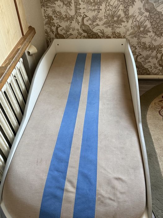 Детская кровать машинка