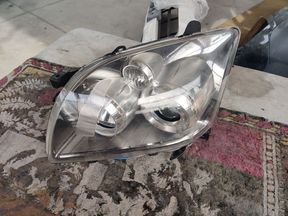 Ляв Фар Оригинален за Toyota Avensis T250 Kсенон .2003/2009 г.