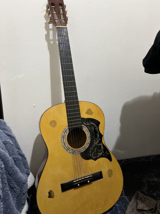 Акустическая гитара