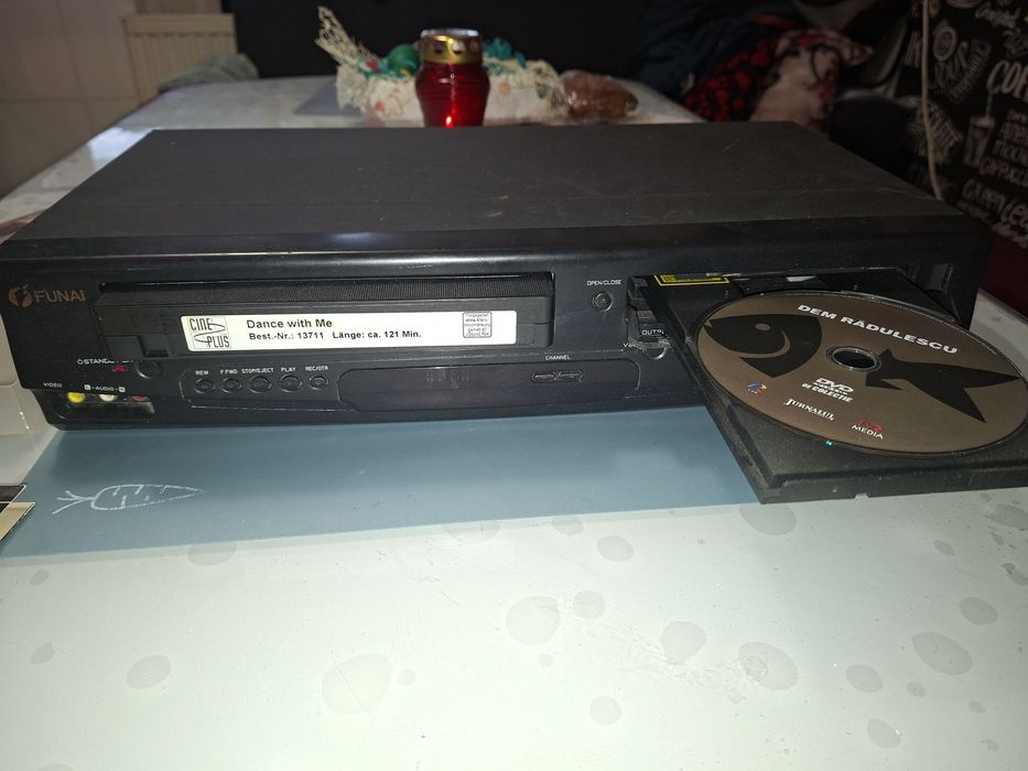 Combo VHS/DVD Funai, 6 capete, Hi-Fi Stereo, de colecție
