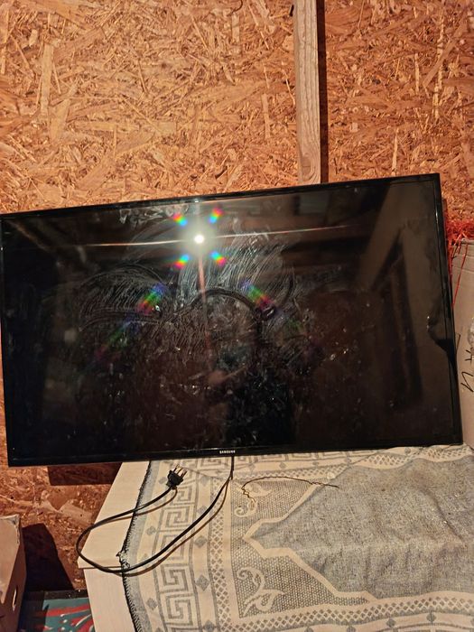 Телевизор на запчасти.