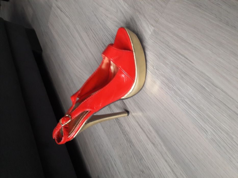 Нови сандали от Галена