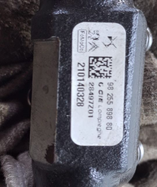 Rampa injectoare 1.5 tdci ztda 9825589880 Ford Transit Connect 1 (2002 - 2009)