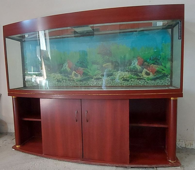 Срочно продаётся аквариум на 300л.