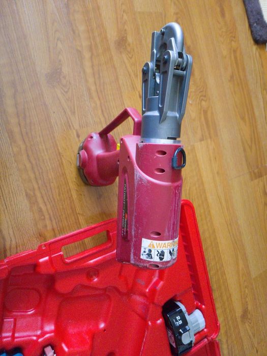 Burndy PAT600-18V presa hidraulica sertizat TEVIzare pret 500 lei FIX