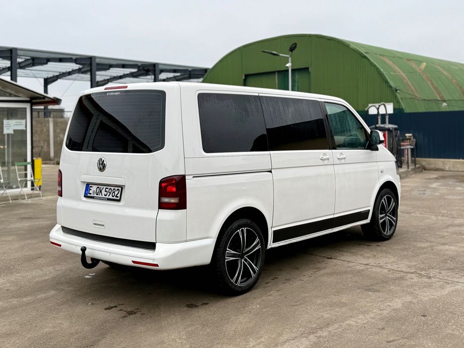 Volkswagen T5 Transporter 9 Locuri 2013