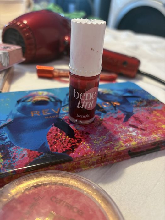 Гримове на бенефит и други