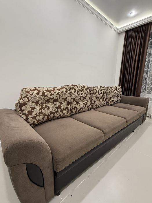 Красивый и мягкий диван