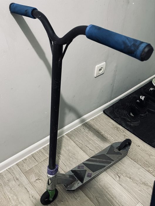 Трюковой самокат в идеальном состоянии