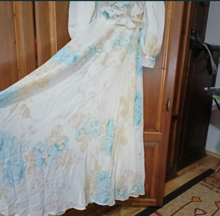 Продавам рокля италианска коприна 55лв.