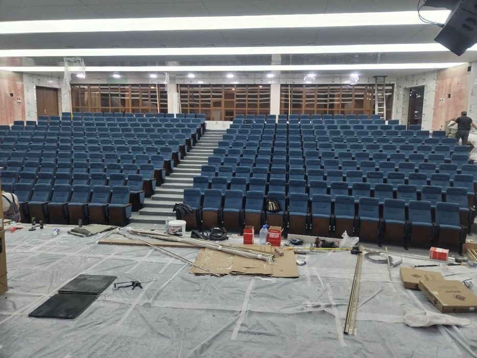 Кресла для кинотеатров и актовых залов - новые оптом разница есть